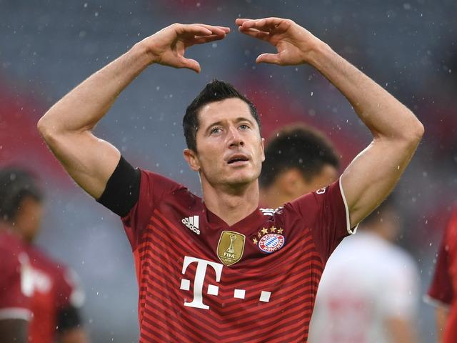 Lewandowski rekorunu egale etti