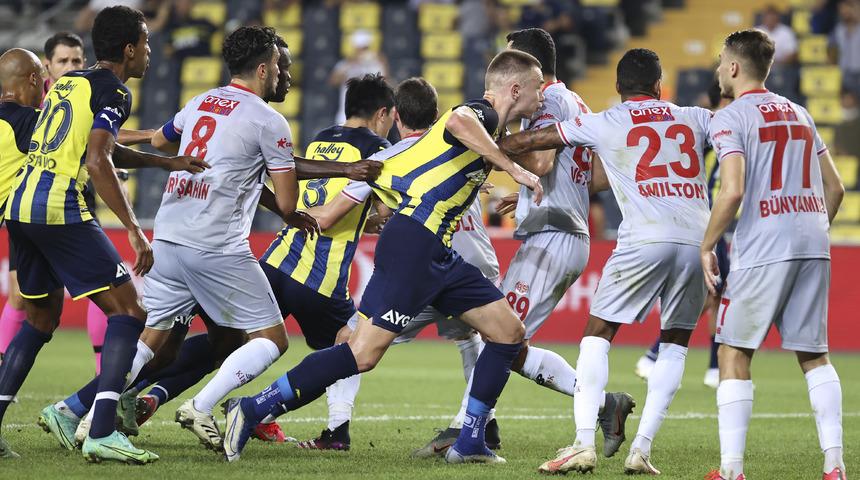 Fenerbahçe ve Antalyaspor'dan sosyal medyada atışma! 