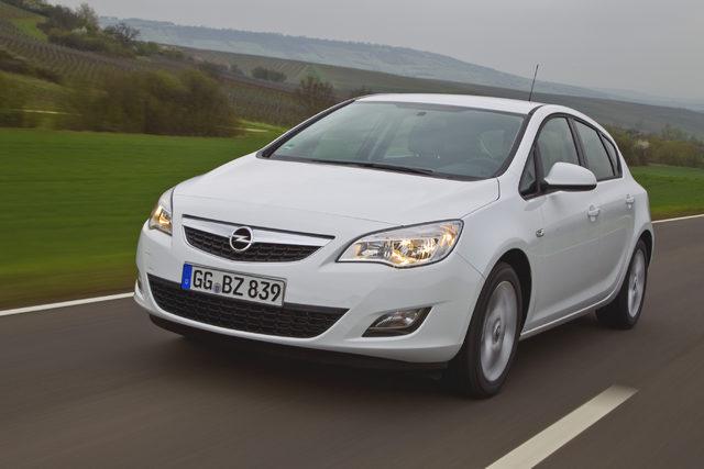 Opel-Astra-J-2009