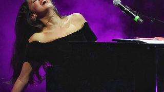  Karsu: Sahne kıyafetimi bit pazarından aldım