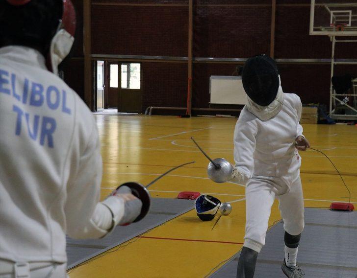 Eskrim Milli Takımı, hazırlıklarını Bolu'da sürdürüyor G1