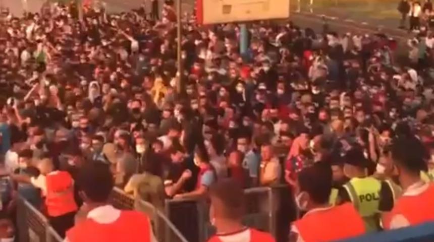 Trabzonspor - Sivasspor mücadelesinde taraftar krizi