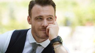 Kerem Bürsin Instagram hesabının açıldığını duyurdu