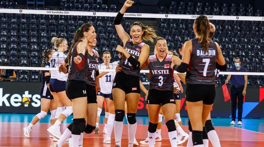 Finlandiya'yı 3-0 yenen T&uuml;rkiye, Avrupa Voleybol Şampiyonası'nda 4'te 4 yaptı