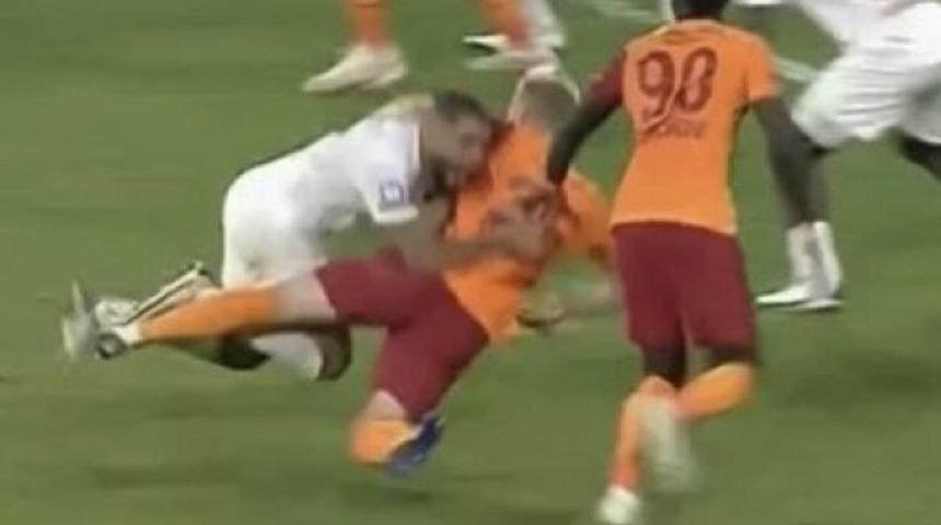 Galatasaray penaltı bekledi, hakem 'devam' dedi