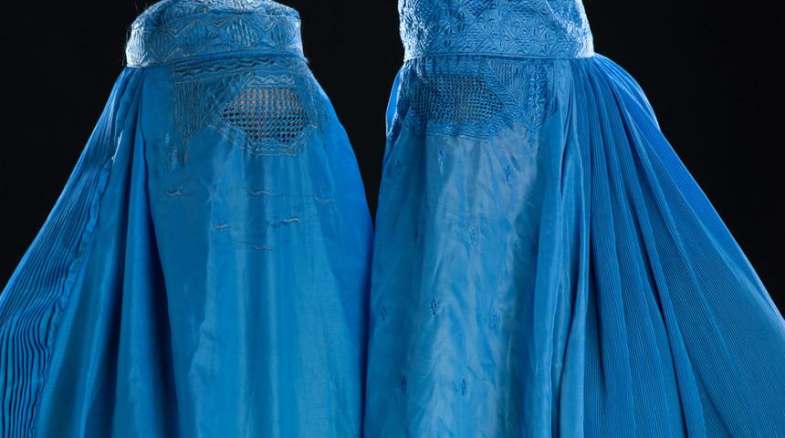 Kan donduran tehdit! Afganistan'da oje süren kadınların parmağı kesilecek