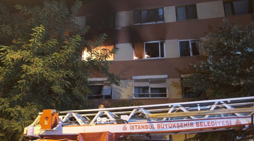 Maltepe'de 5 katlı binada yangın