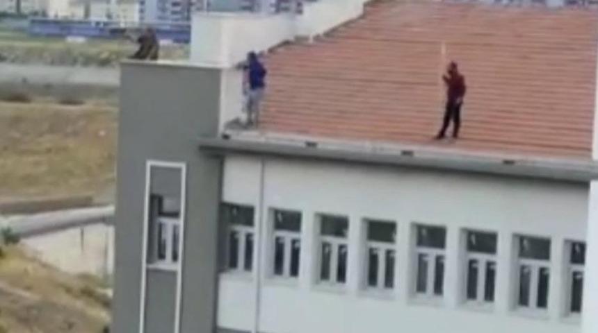 K&uuml;tahya'da hareketli anlar! Okul &ccedil;atısındaki eylem 3 saat s&uuml;rd&uuml;