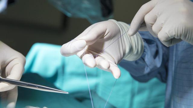 Tıp literatürüne girdi! Mutfak bıçağıyla penisini kesti, 23 saat sonra yerine dikildi