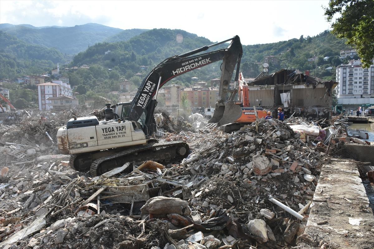 Bozkurt il&ccedil;esindeki sel felaketinde ağır hasar alan ortaokul, spor salonu ve pansiyon yeniden yapılacak