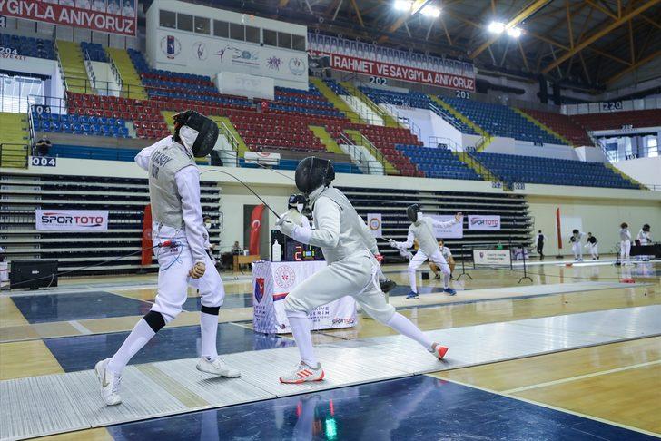Eskrimde Federasyon Kupası müsabakaları İzmir'de başladı G1
