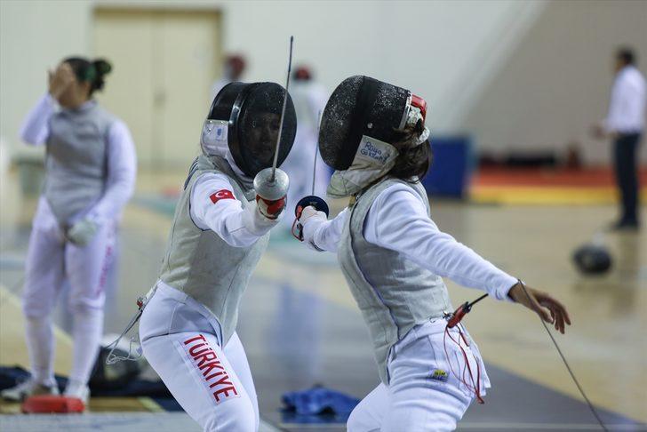 Eskrimde Federasyon Kupası müsabakaları İzmir'de başladı G3