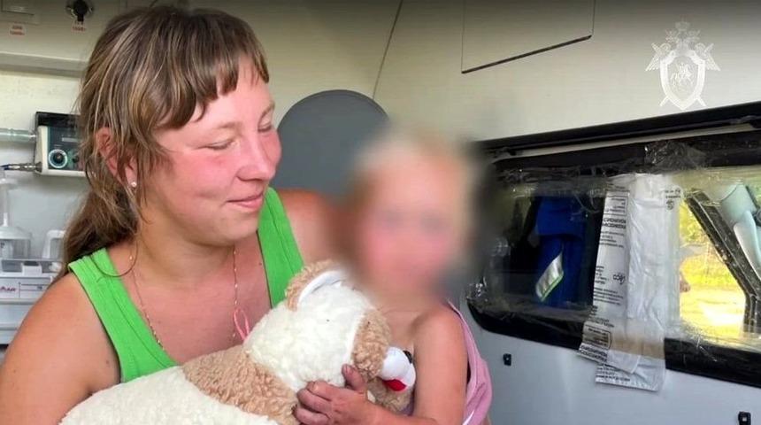 Rusya'da ormanlık alanda kaybolan 22 aylık kız &ccedil;ocuk: Annemi bir daha bırakmayacağım