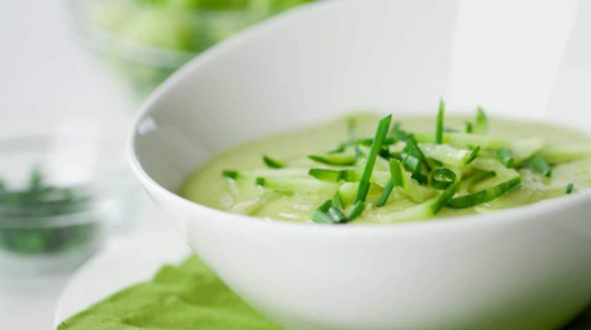 Yaz sıcaklarında serinletecek! Hem doyurucu hem de hafif soğuk çorba tarifi: Kabak Çorbası