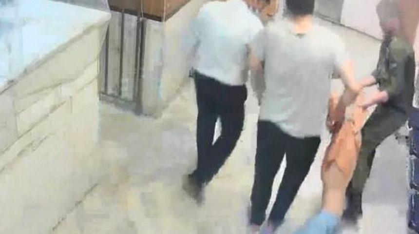 İran'da cezaevleri m&uuml;d&uuml;r&uuml;, sızdırılan işkence g&ouml;r&uuml;nt&uuml;leri sonrasında &ouml;z&uuml;r diledi