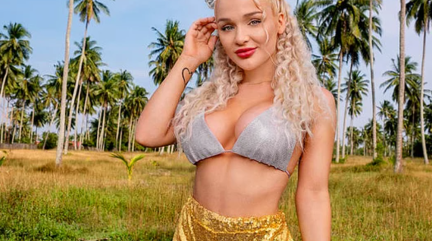 Kıyafeti ‘çok seksi’ bulunduğu için alışveriş merkezinden atılan sosyal medya fenomeni şaşkınlık yaşadı