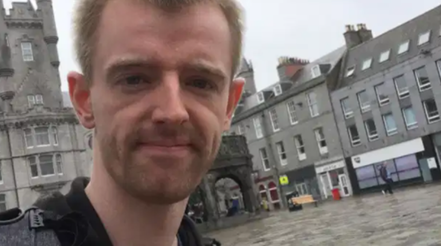 Otel odasından çıkışı sosyal medyada yeni bir tartışmanın fitilini ateşledi