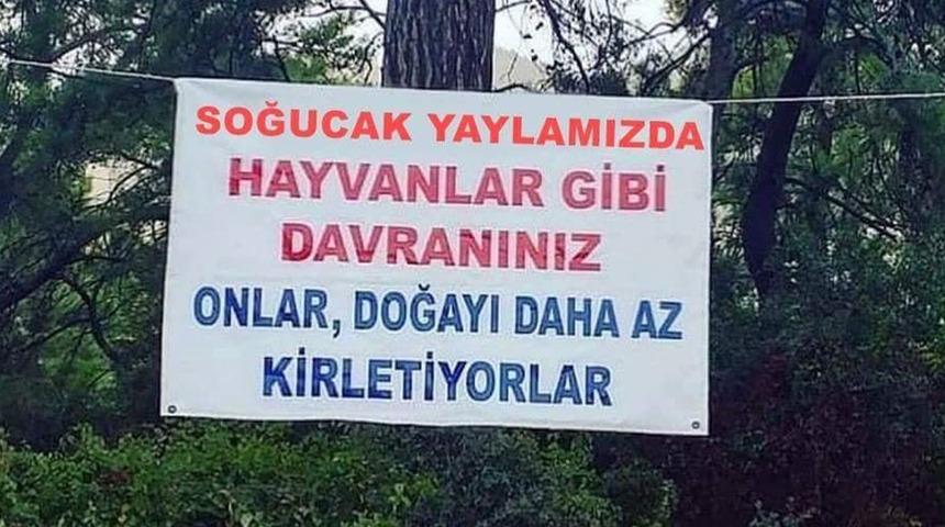 Soğucak Yaylası'ndaki pankartı görenler bir daha bakıyor