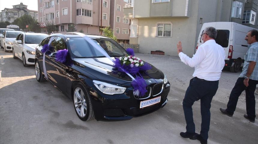 Edirne'de belediye başkanı düğün konvoyundan aldığı bahşişle vatandaşlara çay ısmarladı