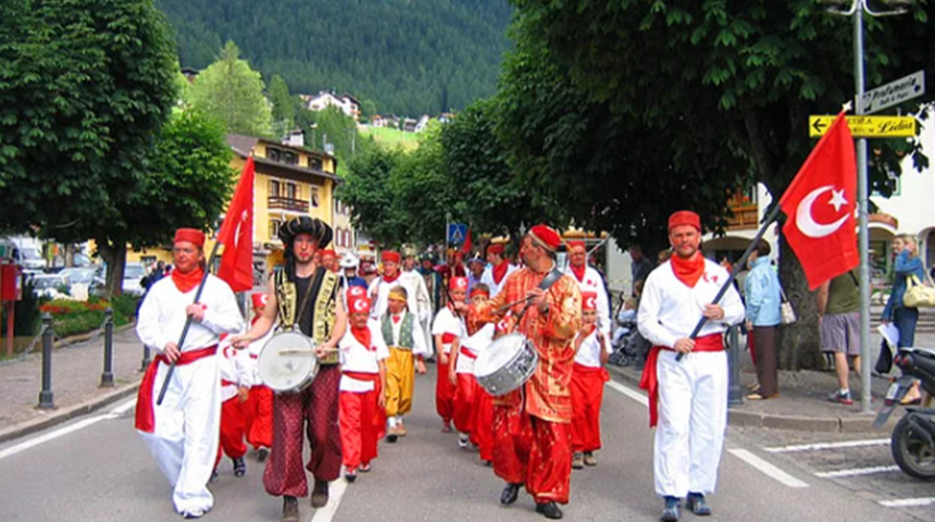 Kökeni efsaneye kadar uzanıyor! İtalya’da 300 yıllık bir Türk festivali: Festa Di Turchia