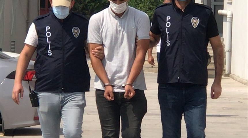 GÜNCELLEME 2 - Adana'da özel güvenlik görevlisinin sokak köpeğinin üzerine sıcak su dökmesi kamerada