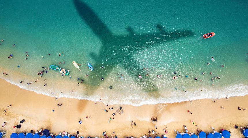 Ülke, pilota ne olduğunu konuşuyor! Can yeleği giymeden uçaktan denize atladı