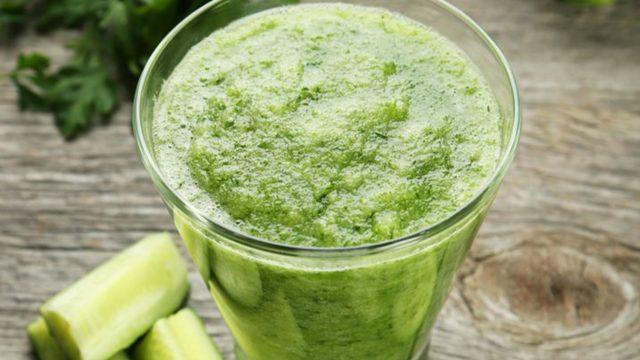 Göbek yağlarınızı eritmeye yardımcı olacak detoks tarifi! Sadece 4 malzemeyle hazırlanıyor