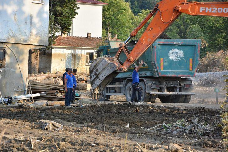 Kastamonu'da sele kapılan 13 yaşındaki Rabia Aydemir, 14 gündür aranıyor G1