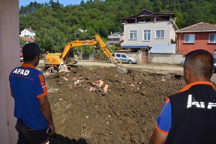 Kastamonu'da sele kapılan 13 yaşındaki Rabia Aydemir, 14 gündür aranıyor G3