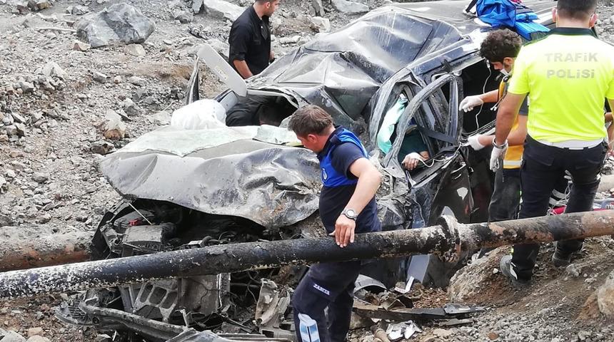 Korkunç kaza! Bakanlık çalışanlarını taşıyan araç uçuruma yuvarlandı