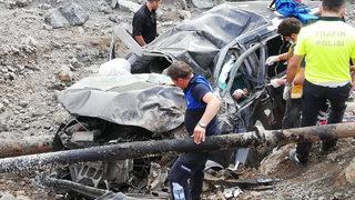 Korkunç kaza! Bakanlık çalışanlarını taşıyan araç uçuruma yuvarlandı