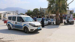 Denizli'de iş yerinin önünde bıçaklanan esnaf ağır yaralandı