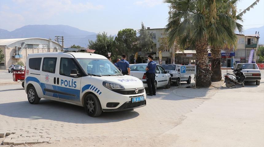 Denizli'de iş yerinin önünde bıçaklanan esnaf ağır yaralandı