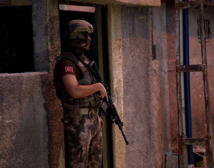 Adana'da uyuşturucu operasyonunda 9 zanlı yakalandı G3