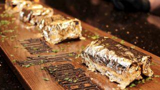 Görenleri şaşkına çevirdi! 24 ayar altın kaplama dönerin lezzeti sıraya dizdi