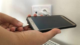 Telefon şarj olmuyor sorunu çözüm yöntemleri: Telefon şarj oluyor gözüküyor ama şarjı dolmuyorsa ne yapılır?