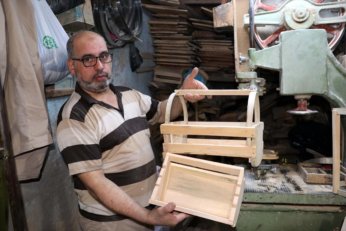 Hataylı usta, tahta beşiklere ilgi azalınca minyat&uuml;r beşik yapımına y&ouml;neldi