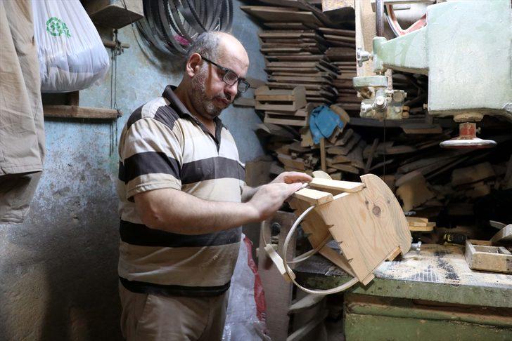 Hataylı usta, tahta beşiklere ilgi azalınca minyatür beşik yapımına yöneldi G2