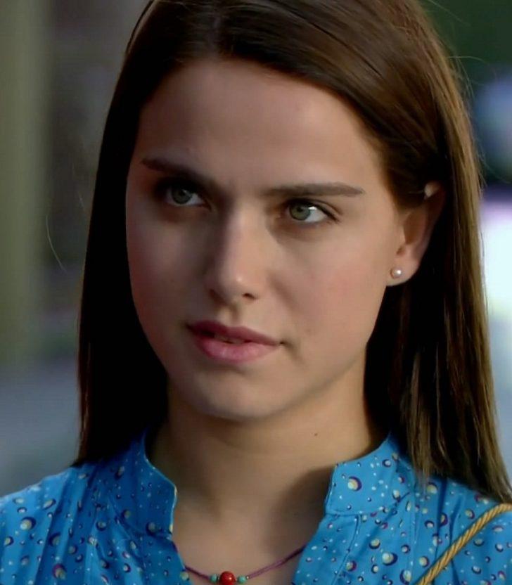 Ünlü oyuncu Evlerden Biri dizisinde oynamıştı! Ceyda Ateş'in o rolünü hatırlandınız mı? G5