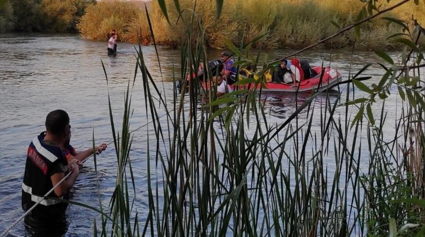 Bingöl'de Murat Nehri'nde mahsur kalan 30 kişi kurtarıldı
