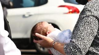 Koronavirüs aşısı olmayan kadının cenazesi yürek burktu: Daha kucağına bile almadı