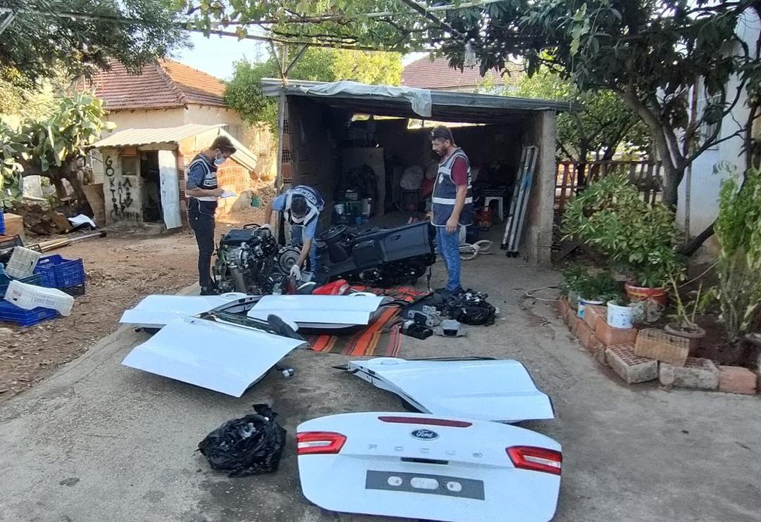 Akılalmaz olay! Muğla'dan &ccedil;alınan 300 bin liralık otomobil, Antalya'da par&ccedil;alanmış halde bulundu
