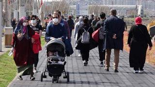 Çift doz aşı olmayanların toplu alanlara girmemesi için kanun teklifi!