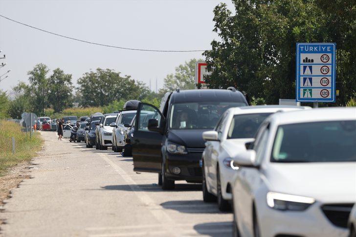 Kapıkule'deki yoğunluk nedeniyle, dönüşteki gurbetçiler diğer sınır kapılarına yöneliyor G3