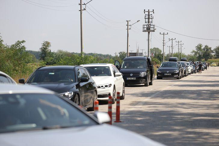 Kapıkule'deki yoğunluk nedeniyle, dönüşteki gurbetçiler diğer sınır kapılarına yöneliyor G4