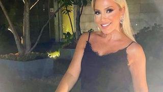 Lerzan Mutlu tatil pozlarıyla yıllara meydan okudu