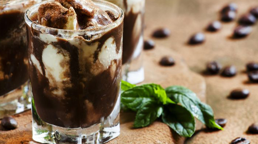 Yaz sıcaklarından bunalanlara özel! Çikolata ve nanenin muhteşem uyumundan doğan bir lezzet: Soğuk kahve tarifi