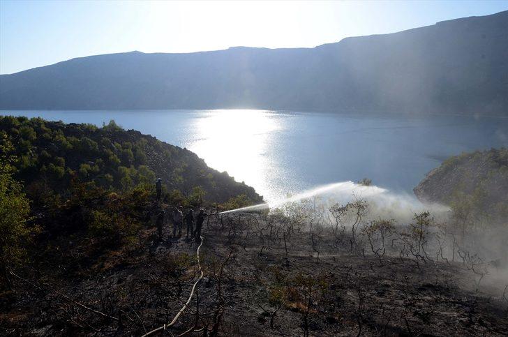 Nemrut Krater Gölü çevresinde çıkan örtü yangını kontrol altına alındı G5