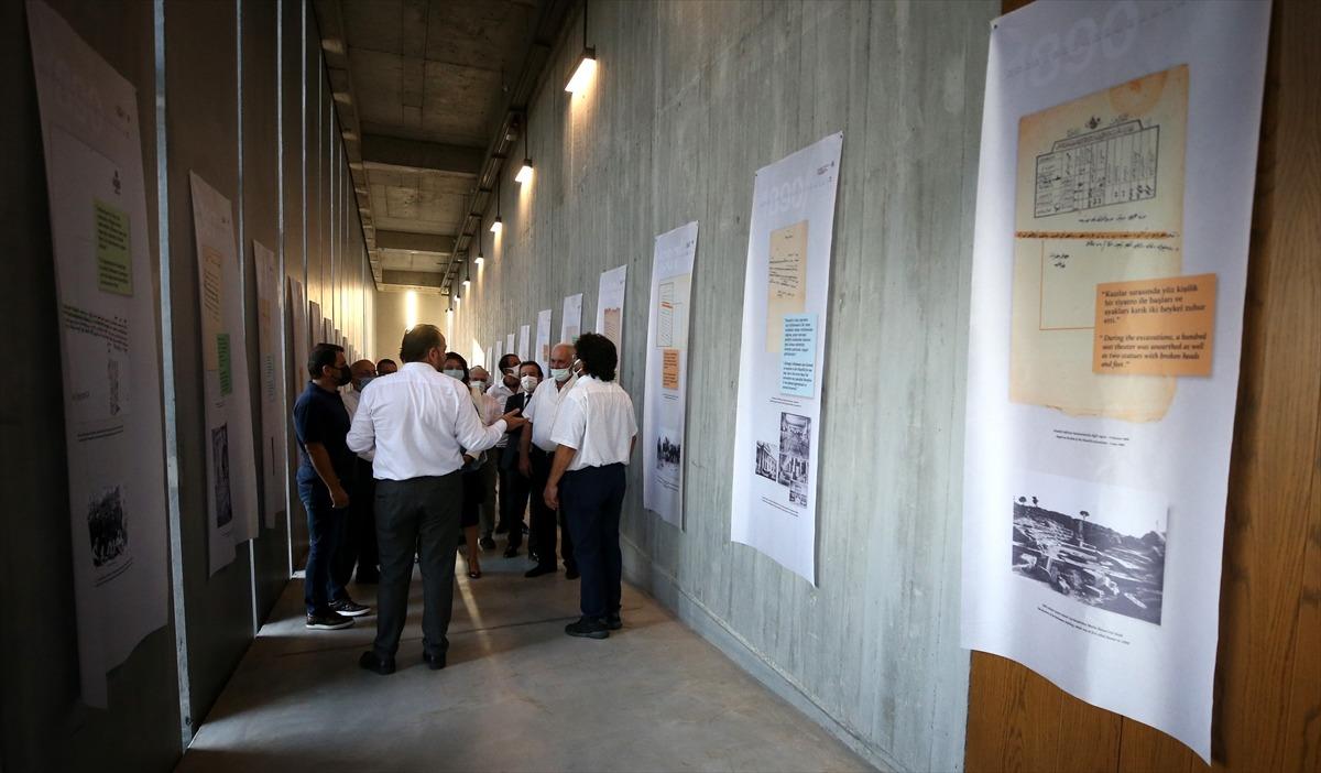 &Ccedil;anakkale'de "150. Yılında Osmanlı Belgeleri Işığında Troya Kazıları" sergisi a&ccedil;ıldı