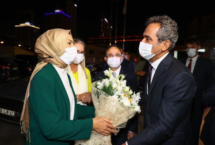 Milli Eğitim Bakanı Mahmut Özer'den AK Parti İzmir İl Başkanlığına ziyaret G1